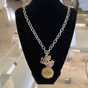 👠Silver tone Charm Necklace 👠